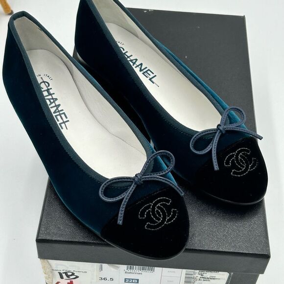 Women’s Chanel velvet ballet flats size 36.5 made in Italy - Picture 8 of 11